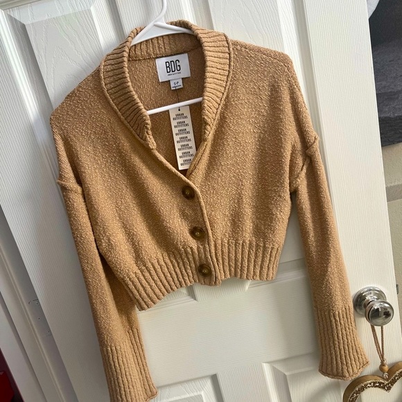 Urban outfitters beige sweater/ cargdigan/ size small new with tags 🏷 ✨✨✨ - Picture 4 of 9
